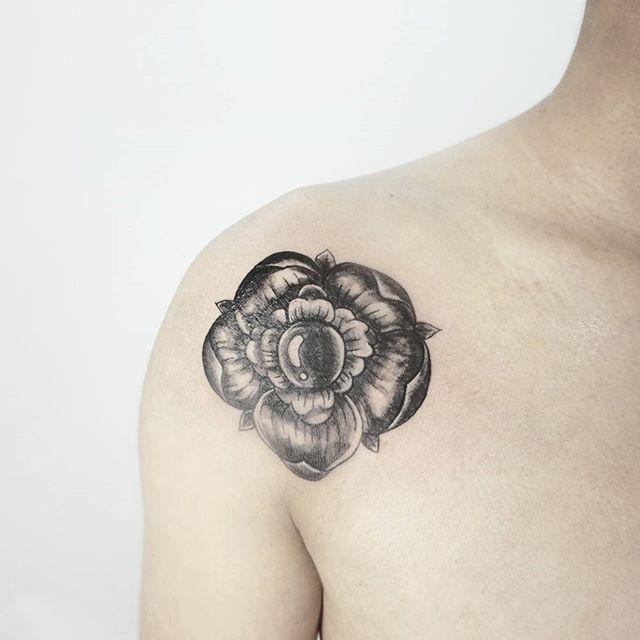 tatuaggio fiore 65