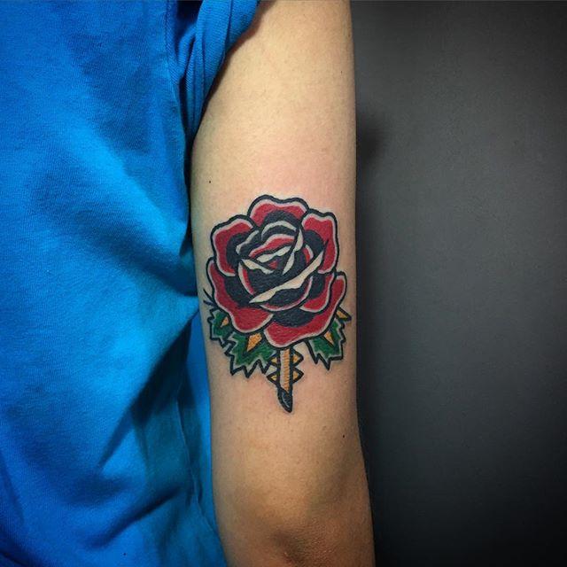 tatuaggio fiore 75