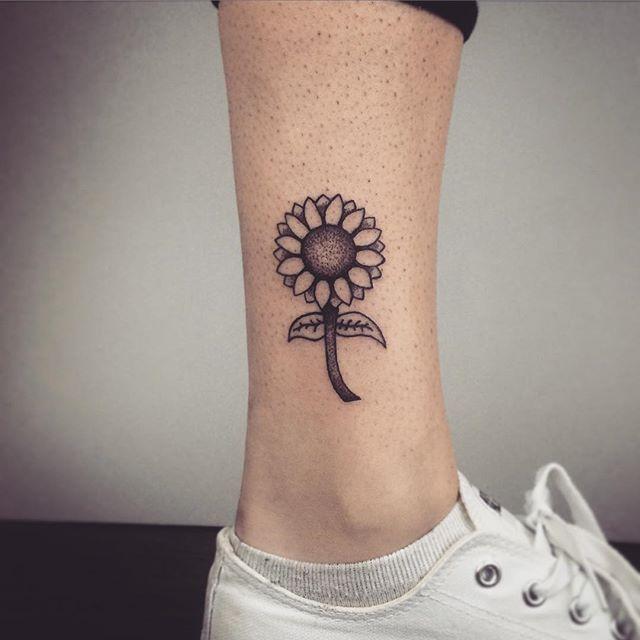 tatuaggio fiore 85