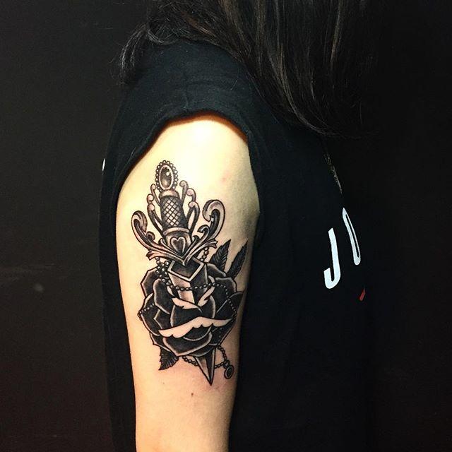 tatuaggio fiore 93