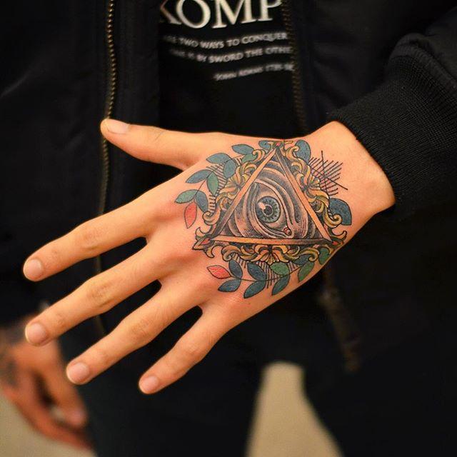 tatuaggio mano 93