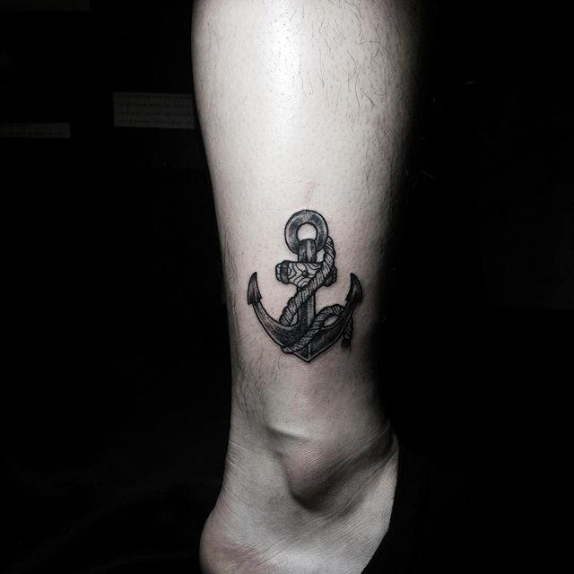 tatuaggio uomo gamba 107