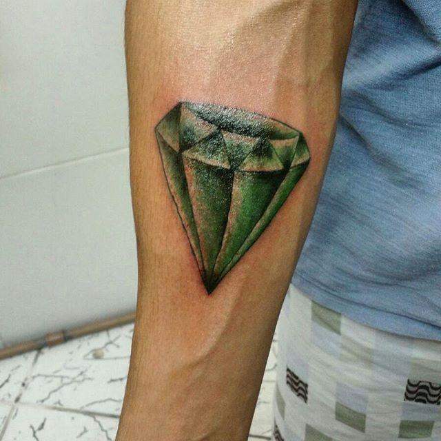 tatuaggio diamante 83