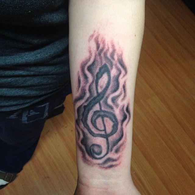tatuaggio nota musicale 13