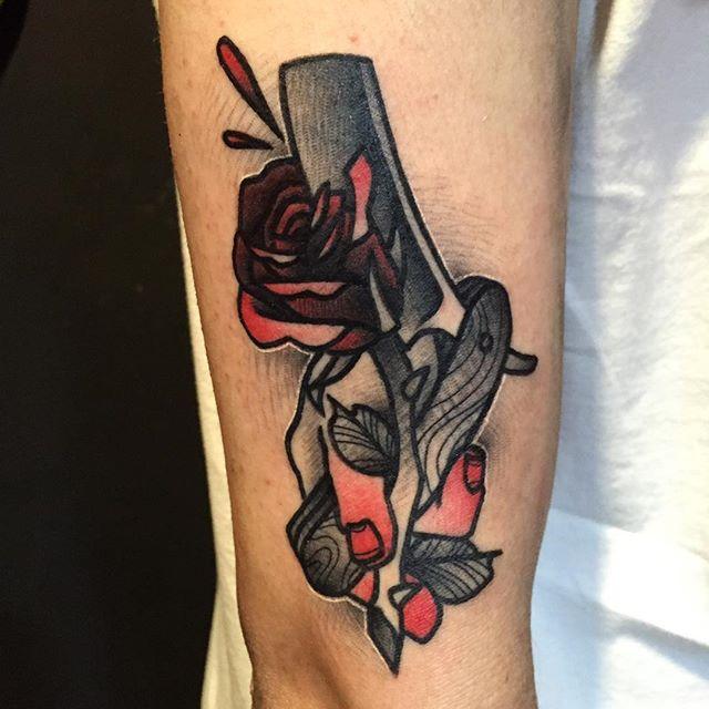 tatuaggio rosa 77