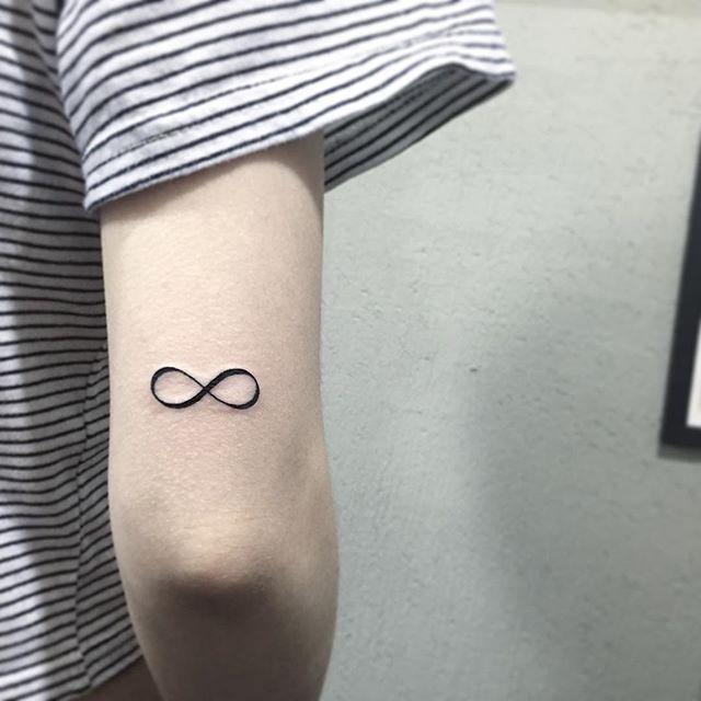 tatuaggio simbolo infinito 45