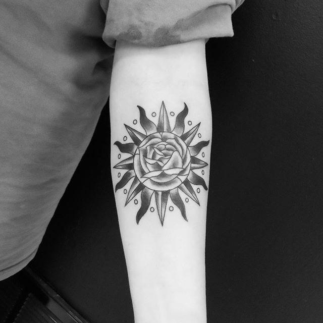 tatuaggio sole 11