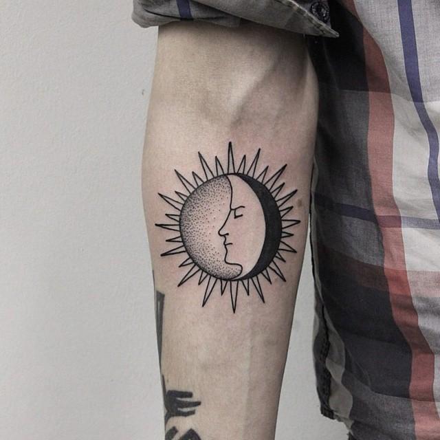 tatuaggio sole 53