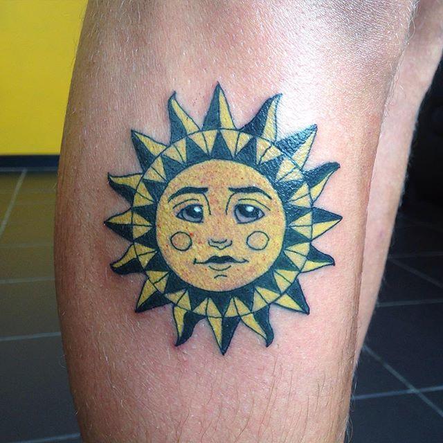 tatuaggio sole 57