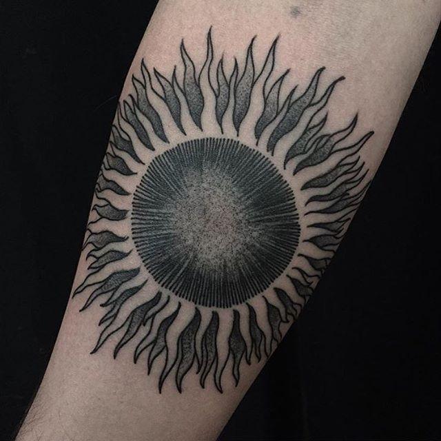 tatuaggio sole 85