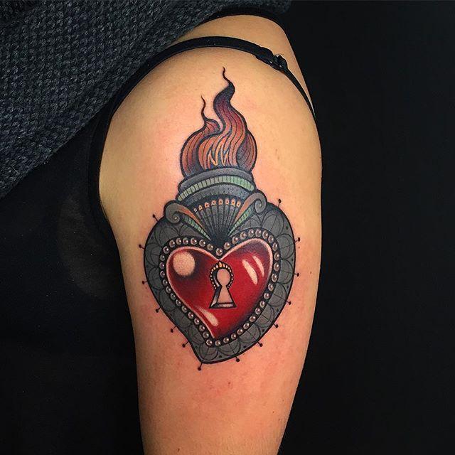tatuaggio cuore 77