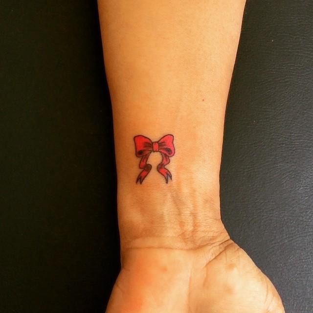 tatuaggio fiocco 123