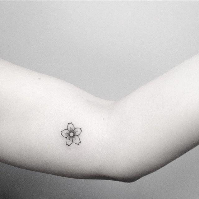 tatuaggio fiore ciliegio sakura 43