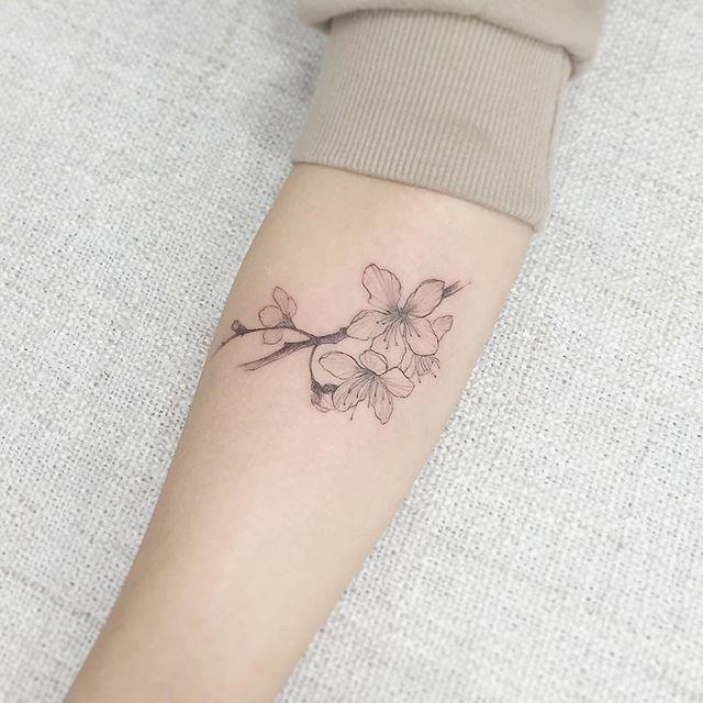 tatuaggio fiore ciliegio sakura 81