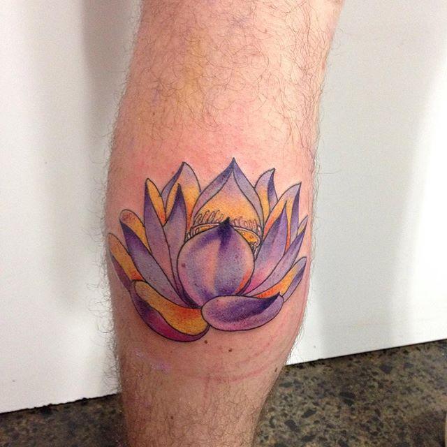 tatuaggio fiore di loto 25
