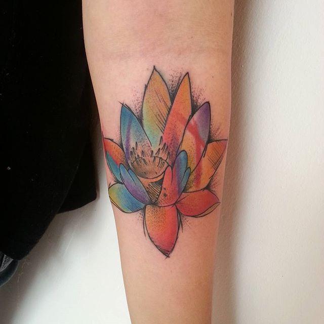 tatuaggio fiore di loto 85