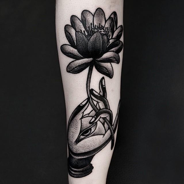 tatuaggio fiore di loto 89