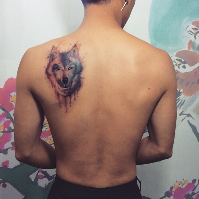 tatuaggio uomo schiena 69