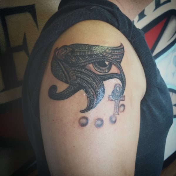 tatuaggio occhio horus ra 15