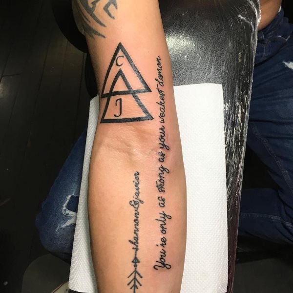 tatuaggio triangolo 175