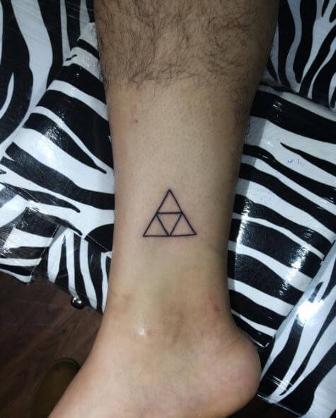 tatuaggio triangolo 49