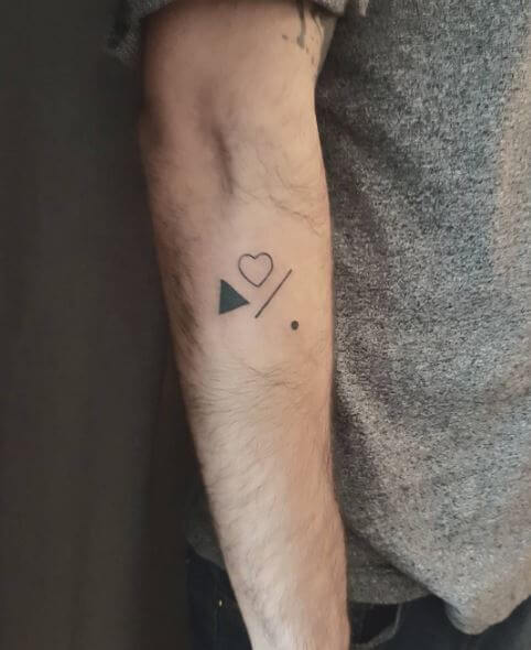 tatuaggio triangolo 51