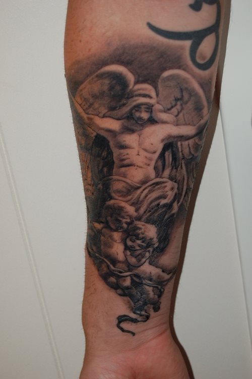 24 tatuaggi religiosi