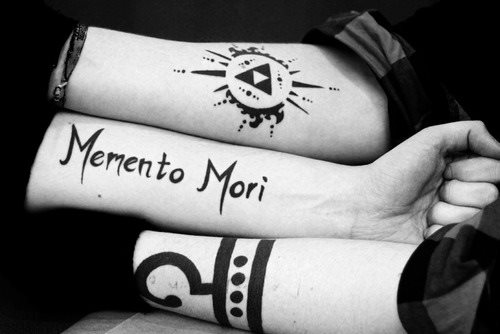 Memento Mori тату на шее