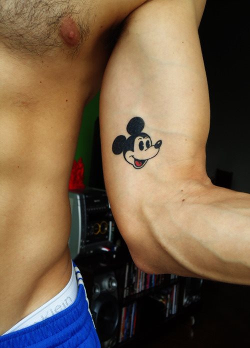 39 tatuaggio romantico braccio