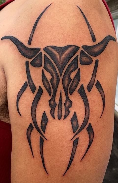 tatuaggio toro 136