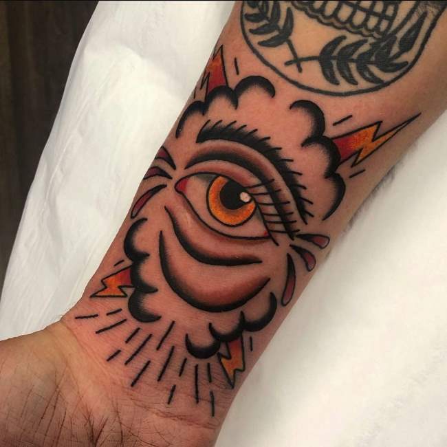 tattoo occhio illuminati 12