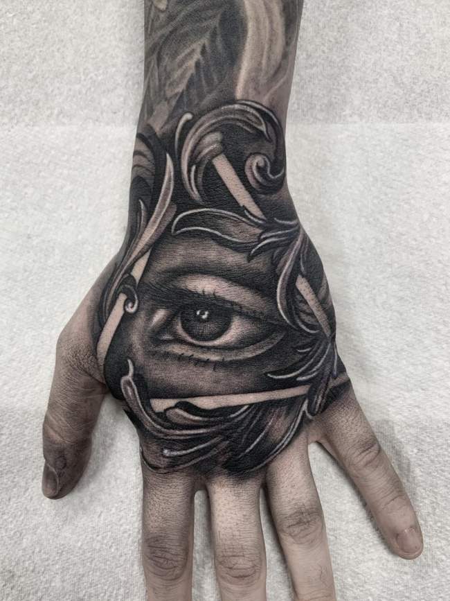 tattoo occhio illuminati 18