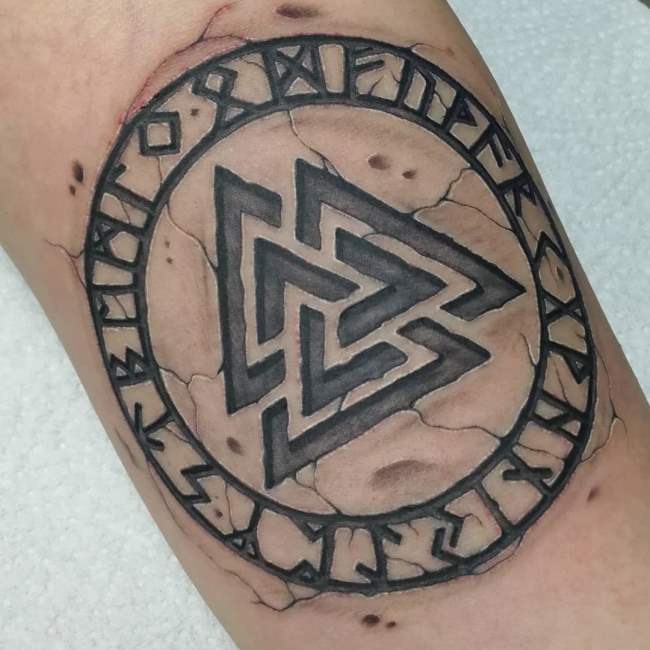 tattoo valknut 216