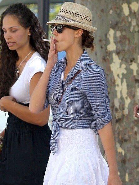 jessica alba fumando