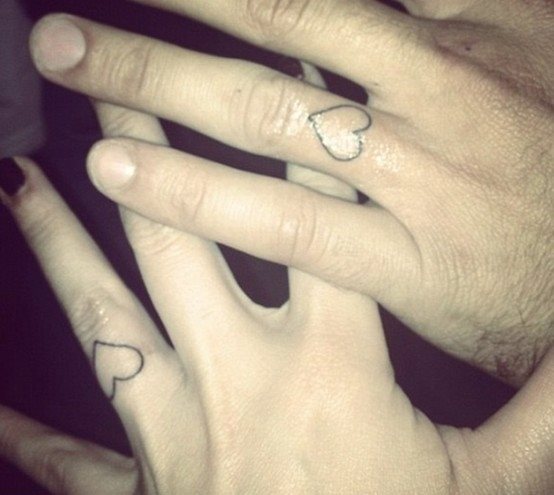 13 tatuagem anel casal
