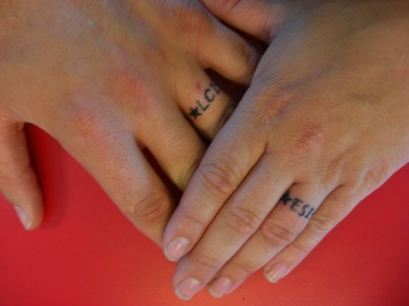 16 tatuagem anel casal