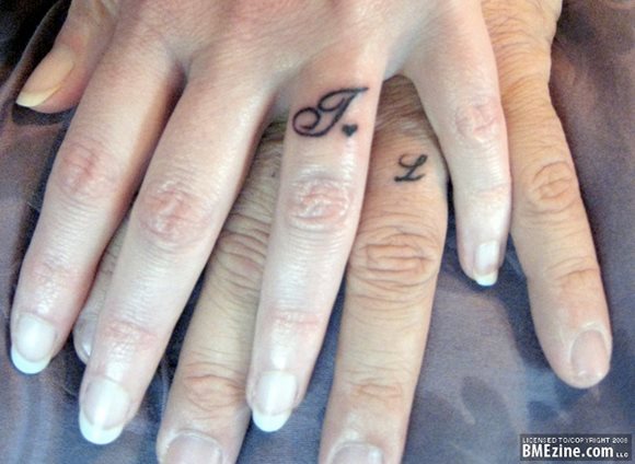 32 tatuagem anel casal