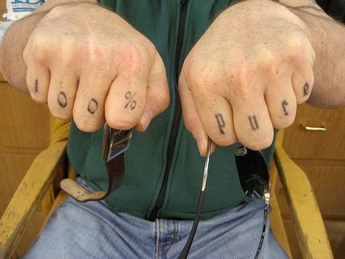 tatuagem dedo articulacao 501