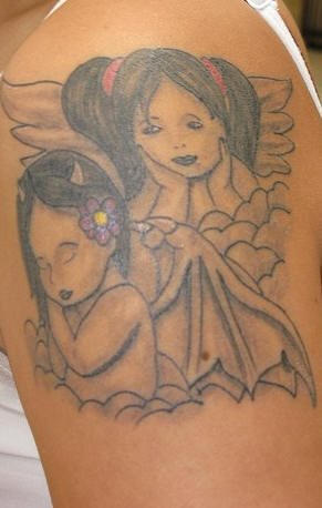 136 pequeno anjo tattoo