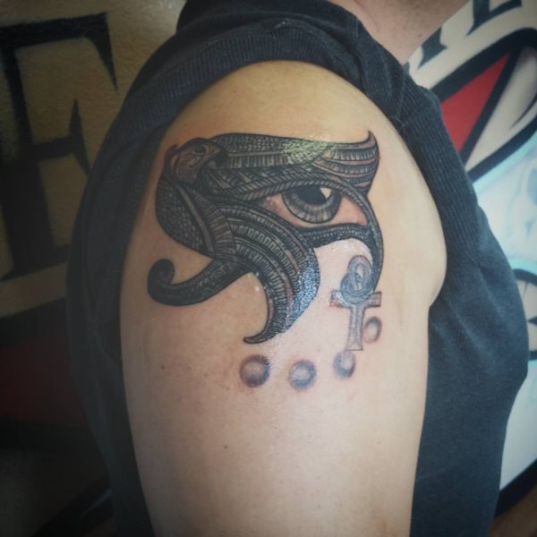 tatuagem olho horus ra 15