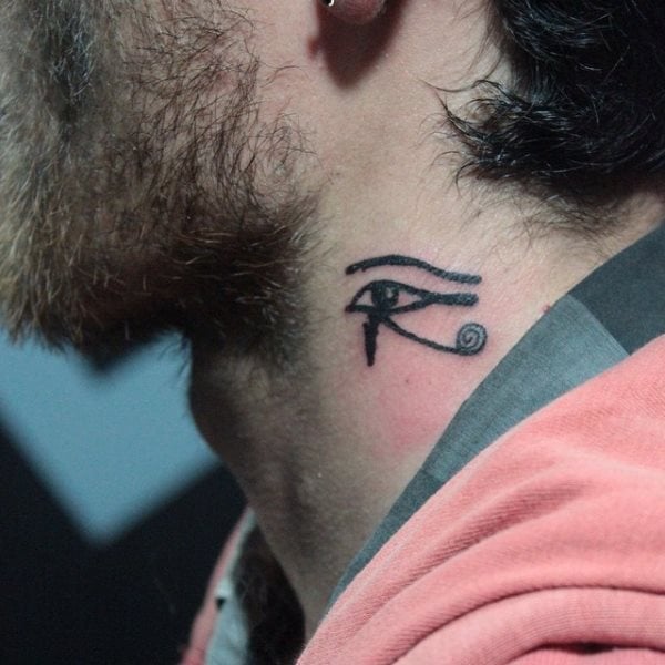 75 Tatuagens de olho de Hórus (Olho de Ra)