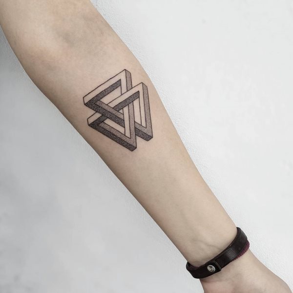 tatuagem triangulo 137