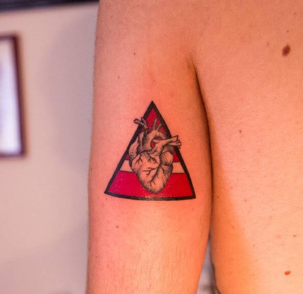 tatuagem triangulo 37